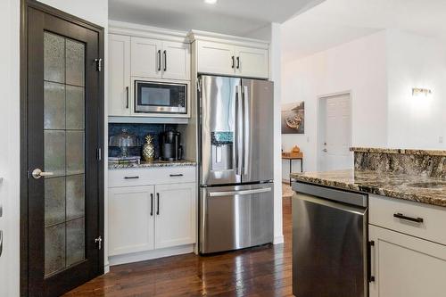 17-3512 Ridge Boulevard, West Kelowna, BC - Indoor Photo Showing Kitchen With Upgraded Kitchen