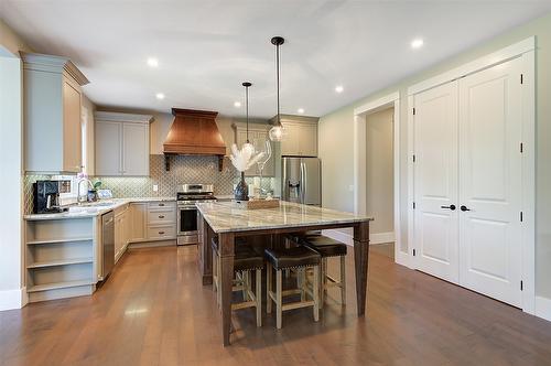 126-515 Wren Place, Kelowna, BC - Indoor Photo Showing Kitchen With Upgraded Kitchen