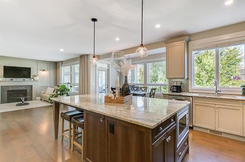 126-515 Wren Place, Kelowna, BC - Indoor Photo Showing Kitchen With Fireplace