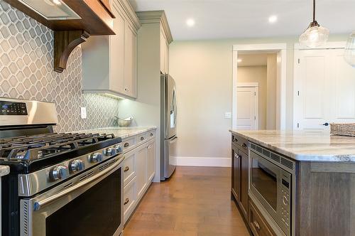 126-515 Wren Place, Kelowna, BC - Indoor Photo Showing Kitchen With Upgraded Kitchen