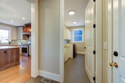 126-515 Wren Place, Kelowna, BC - Indoor Photo Showing Kitchen