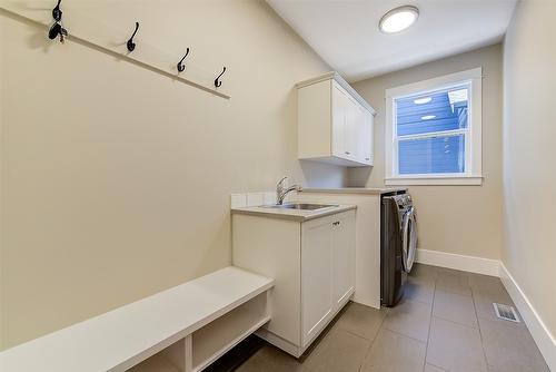 126-515 Wren Place, Kelowna, BC - Indoor Photo Showing Laundry Room