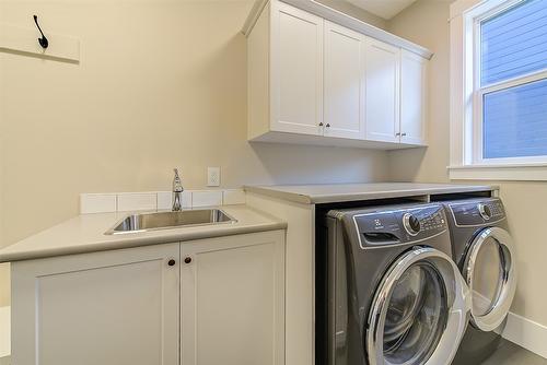 126-515 Wren Place, Kelowna, BC - Indoor Photo Showing Laundry Room