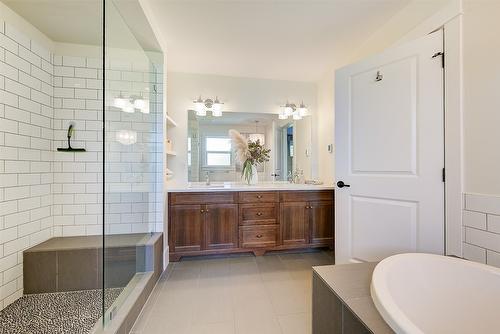 126-515 Wren Place, Kelowna, BC - Indoor Photo Showing Bathroom