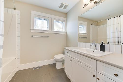 126-515 Wren Place, Kelowna, BC - Indoor Photo Showing Bathroom