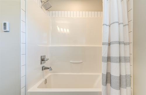 126-515 Wren Place, Kelowna, BC - Indoor Photo Showing Bathroom