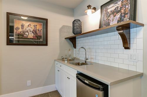 126-515 Wren Place, Kelowna, BC - Indoor Photo Showing Kitchen