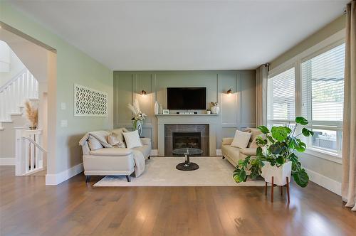 126-515 Wren Place, Kelowna, BC - Indoor Photo Showing Living Room With Fireplace