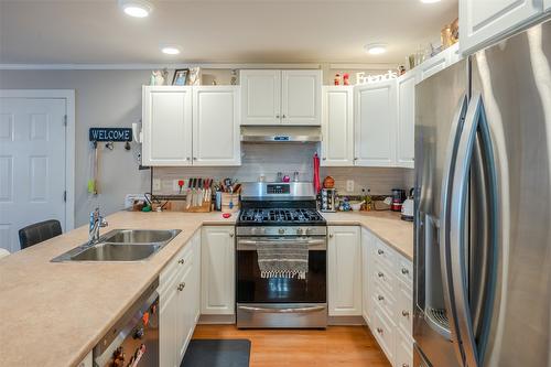 2-607 4Th Street, Keremeos, BC - Indoor Photo Showing Kitchen With Double Sink