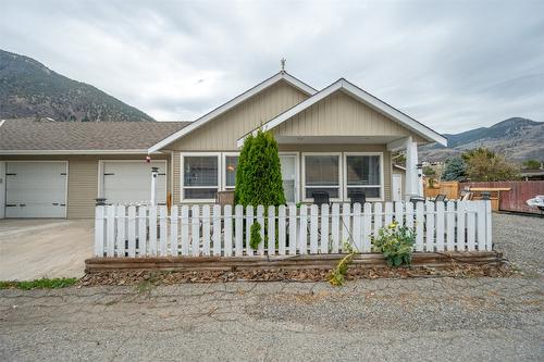 2-607 4Th Street, Keremeos, BC - Outdoor