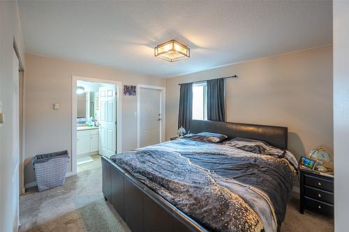 2-607 4Th Street, Keremeos, BC - Indoor Photo Showing Bedroom