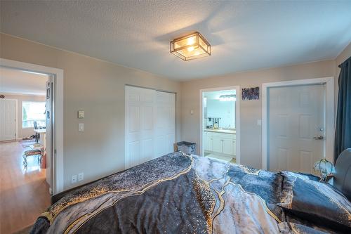 2-607 4Th Street, Keremeos, BC - Indoor Photo Showing Bedroom