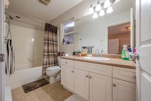 2-607 4Th Street, Keremeos, BC - Indoor Photo Showing Bathroom