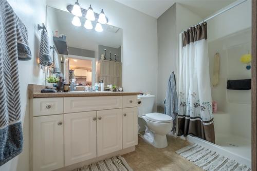 2-607 4Th Street, Keremeos, BC - Indoor Photo Showing Bathroom