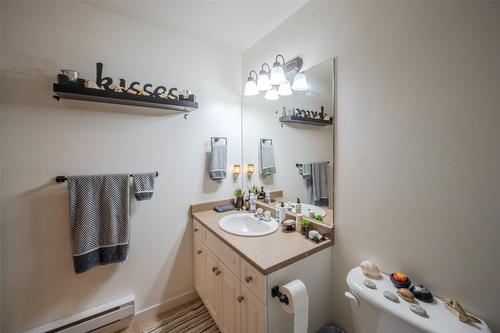 2-607 4Th Street, Keremeos, BC - Indoor Photo Showing Bathroom