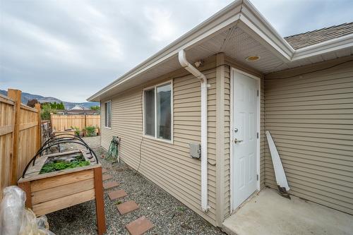 2-607 4Th Street, Keremeos, BC - Outdoor With Exterior