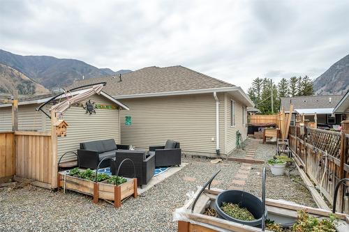 2-607 4Th Street, Keremeos, BC - Outdoor With Exterior