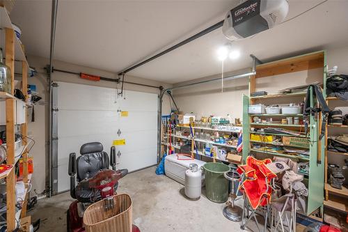 2-607 4Th Street, Keremeos, BC - Indoor Photo Showing Garage