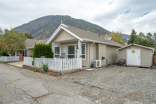 2-607 4Th Street, Keremeos, BC - Outdoor