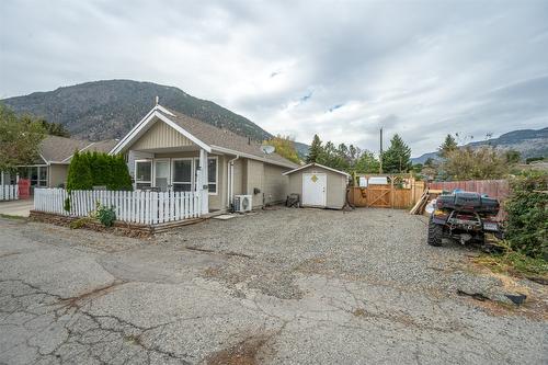 2-607 4Th Street, Keremeos, BC - Outdoor