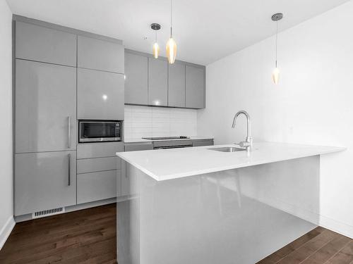 Kitchen - 610-1170 Rue Montcalm, Montréal (Ville-Marie), QC - Indoor Photo Showing Kitchen With Upgraded Kitchen