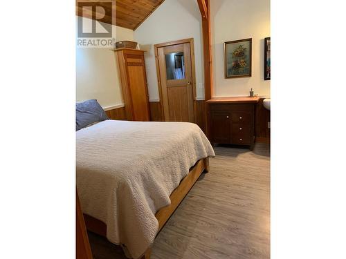 3164 Heddle  Road, Nelson, BC - Indoor Photo Showing Bedroom