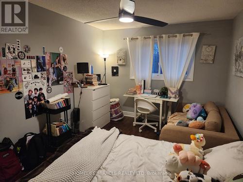 2385 Hargood Place, Mississauga, ON - Indoor Photo Showing Bedroom