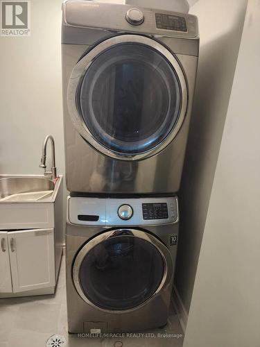 2385 Hargood Place, Mississauga, ON - Indoor Photo Showing Laundry Room