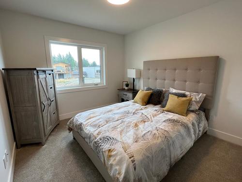 30 Kimberley Avenue, Kimberley, BC - Indoor Photo Showing Bedroom