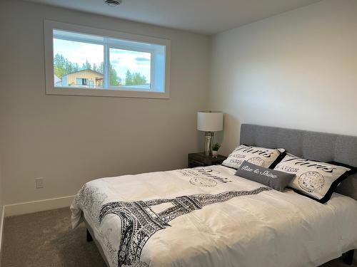 30 Kimberley Avenue, Kimberley, BC - Indoor Photo Showing Bedroom