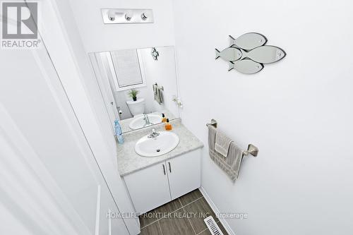 8 Hillcroft Way, Kawartha Lakes, ON - Indoor Photo Showing Bathroom