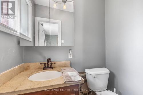 3263 3Rd Line, Innisfil, ON - Indoor Photo Showing Bathroom