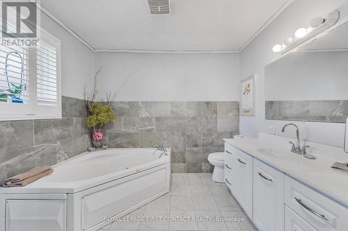 3263 3Rd Line, Innisfil, ON - Indoor Photo Showing Bathroom