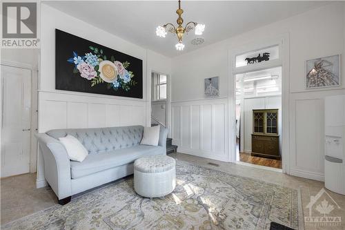 10 Lake Avenue, Carleton Place, ON - Indoor Photo Showing Living Room