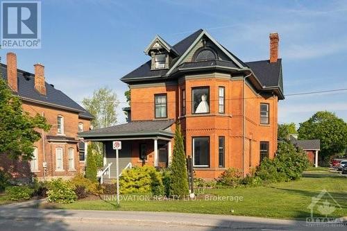 10 Lake Avenue, Carleton Place, ON - Outdoor With Facade