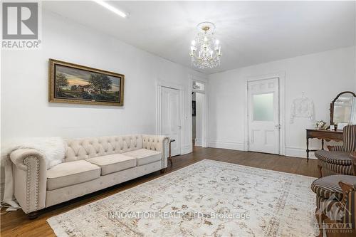 10 Lake Avenue, Carleton Place, ON - Indoor Photo Showing Living Room