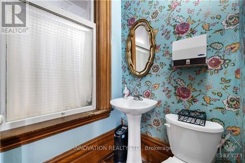 10 Lake Avenue, Carleton Place, ON - Indoor Photo Showing Bathroom