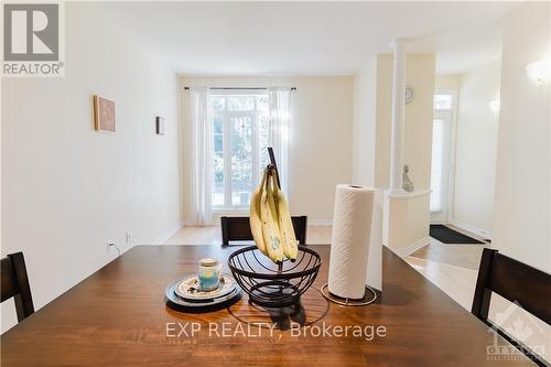 B - 96 Stonehaven Drive, Ottawa, ON - Indoor Photo Showing Dining Room