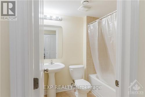 B - 96 Stonehaven Drive, Ottawa, ON - Indoor Photo Showing Bathroom