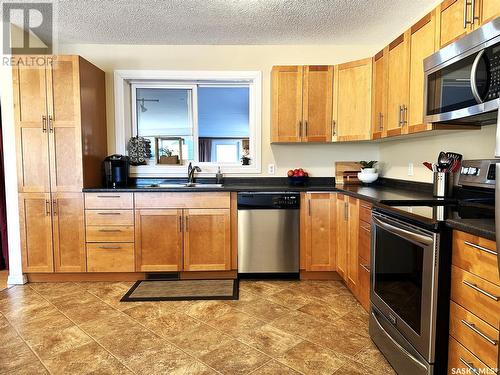 1102 16Th Street, Humboldt, SK - Indoor Photo Showing Kitchen With Double Sink