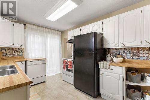 220 Riverside Drive, Prince Albert, SK - Indoor Photo Showing Kitchen With Double Sink