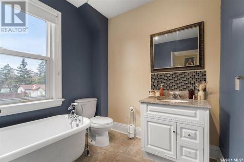 220 Riverside Drive, Prince Albert, SK - Indoor Photo Showing Bathroom