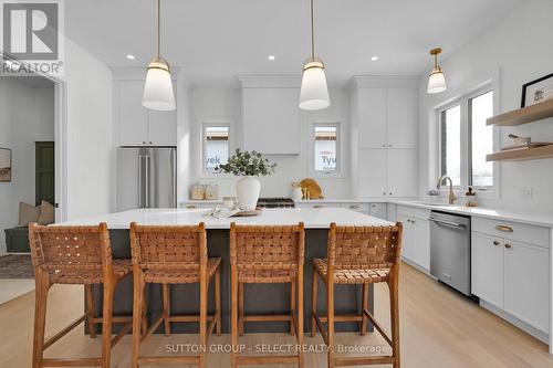 2207 Robbie'S Way, London, ON - Indoor Photo Showing Kitchen With Upgraded Kitchen