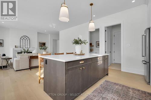 2207 Robbie'S Way, London, ON - Indoor Photo Showing Kitchen