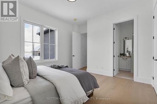 2207 Robbie'S Way, London, ON - Indoor Photo Showing Bedroom