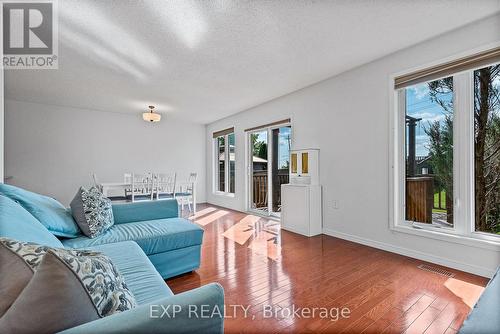 614 Clancy Crescent, Peterborough (Otonabee), ON - Indoor Photo Showing Living Room