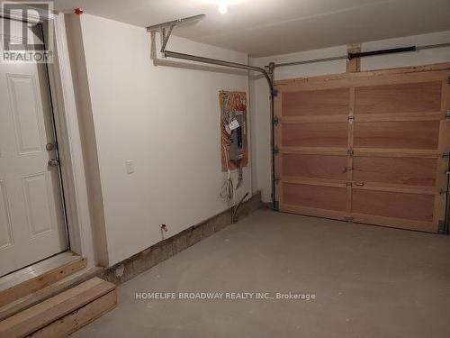 56 Delano Way, Newmarket, ON - Indoor Photo Showing Garage