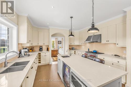 1068 Wyatt Road, Hamilton, ON - Indoor Photo Showing Kitchen With Double Sink With Upgraded Kitchen