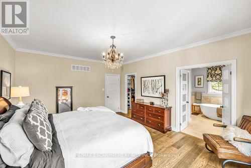 1068 Wyatt Road, Hamilton, ON - Indoor Photo Showing Bedroom