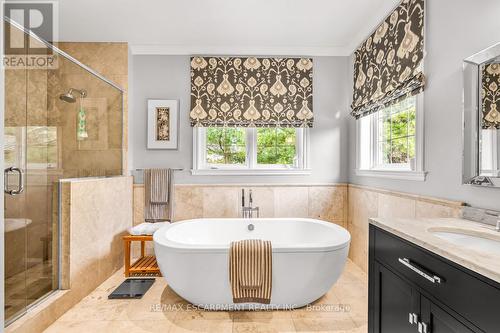 1068 Wyatt Road, Hamilton, ON - Indoor Photo Showing Bathroom